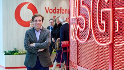 Lee más sobre el artículo El alcalde de Madrid visita el Vodafone 5G LAB